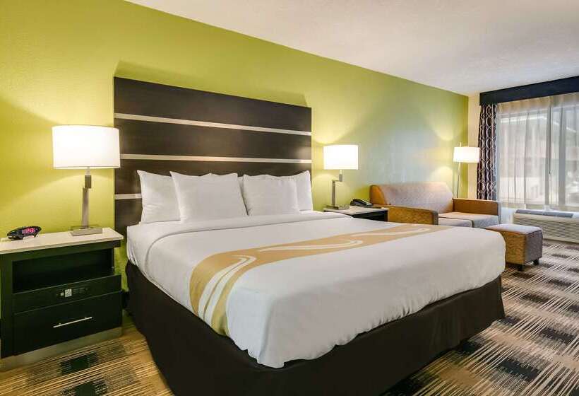 בית מלון כפרי Quality Inn & Suites Mt Chalet