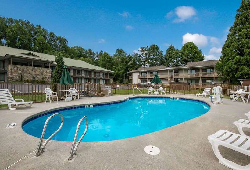 בית מלון כפרי Quality Inn & Suites Mt Chalet