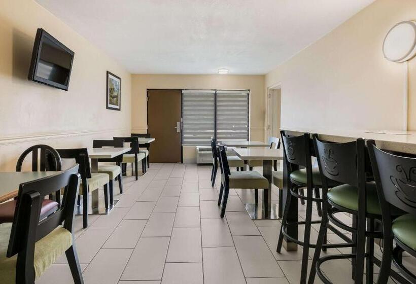 בית מלון כפרי Quality Inn & Suites Mt Chalet