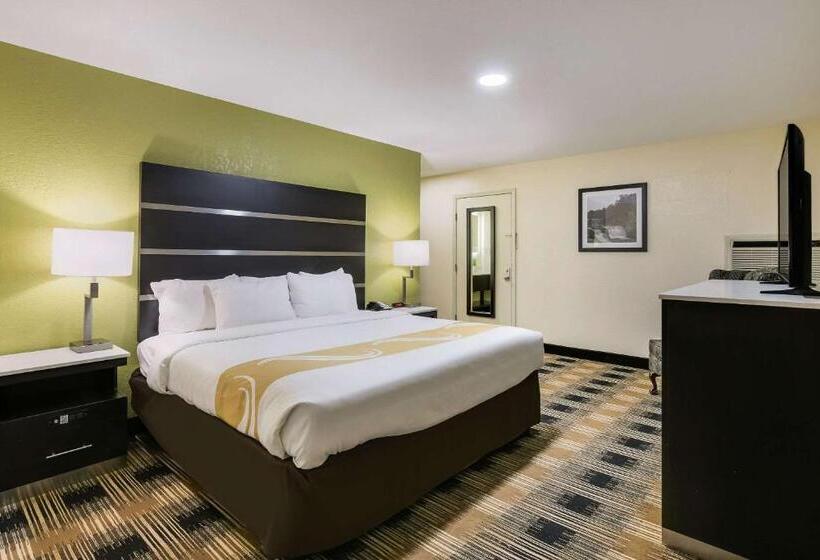 בית מלון כפרי Quality Inn & Suites Mt Chalet