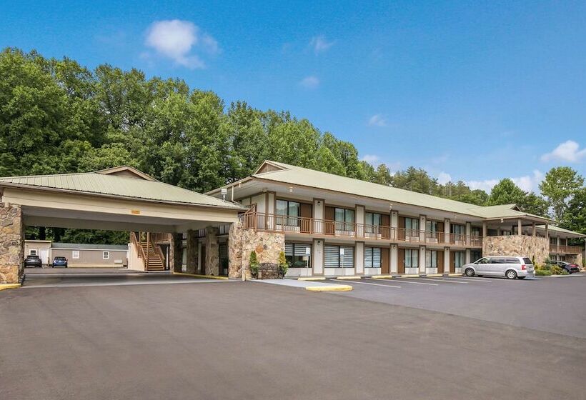 בית מלון כפרי Quality Inn & Suites Mt Chalet