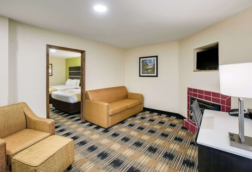 בית מלון כפרי Quality Inn & Suites Mt Chalet