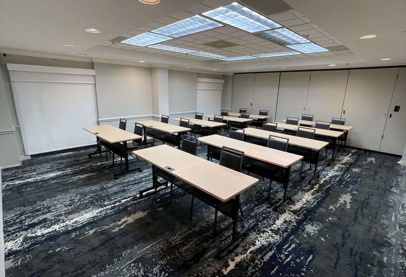 Отель Best Western Plus Sugar Land Stafford