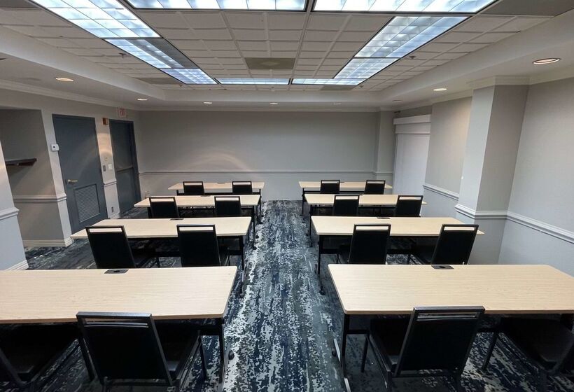 Отель Best Western Plus Sugar Land Stafford