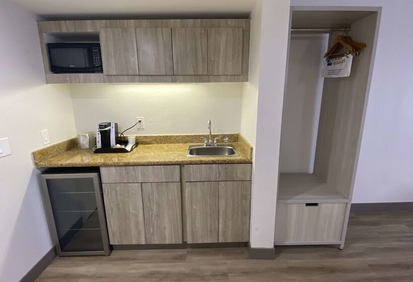 Отель Best Western Plus Sugar Land Stafford