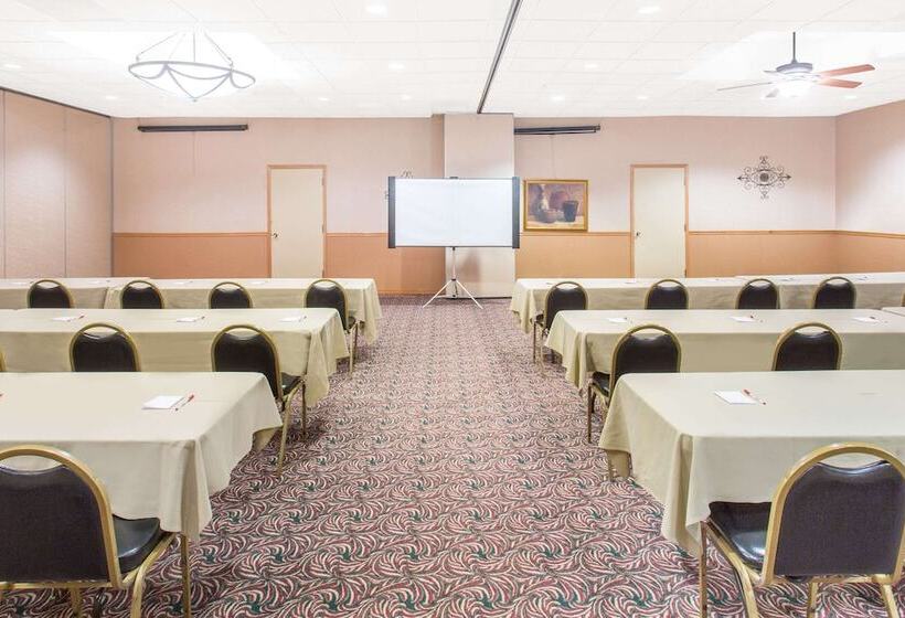 Ramada By Wyndham Elko Hotel At Stockmen S Casino