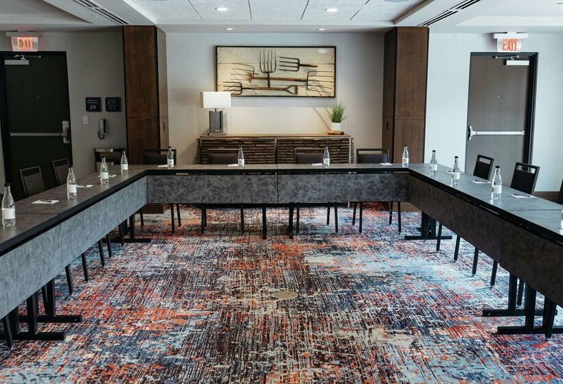 Revel Hotel Des Moines Urbandale, Tapestry Collection By Hilton