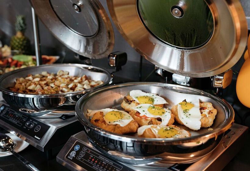 Revel Hotel Des Moines Urbandale, Tapestry Collection By Hilton