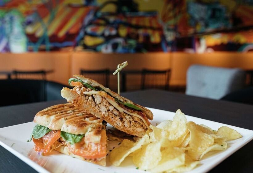 Revel Hotel Des Moines Urbandale, Tapestry Collection By Hilton