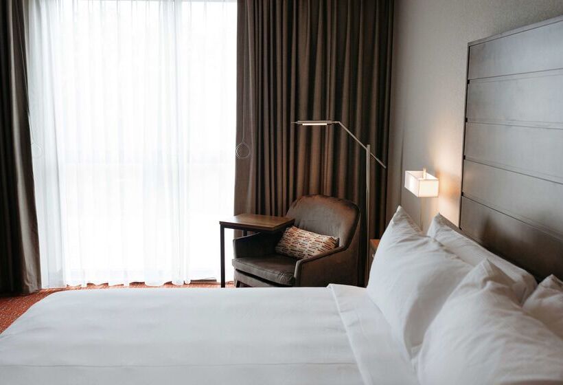 Revel Hotel Des Moines Urbandale, Tapestry Collection By Hilton