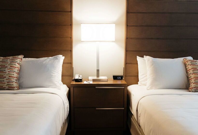 Revel Hotel Des Moines Urbandale, Tapestry Collection By Hilton