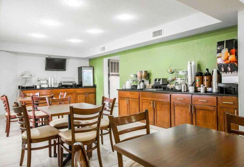 Отель Rodeway Inn At Six Flags