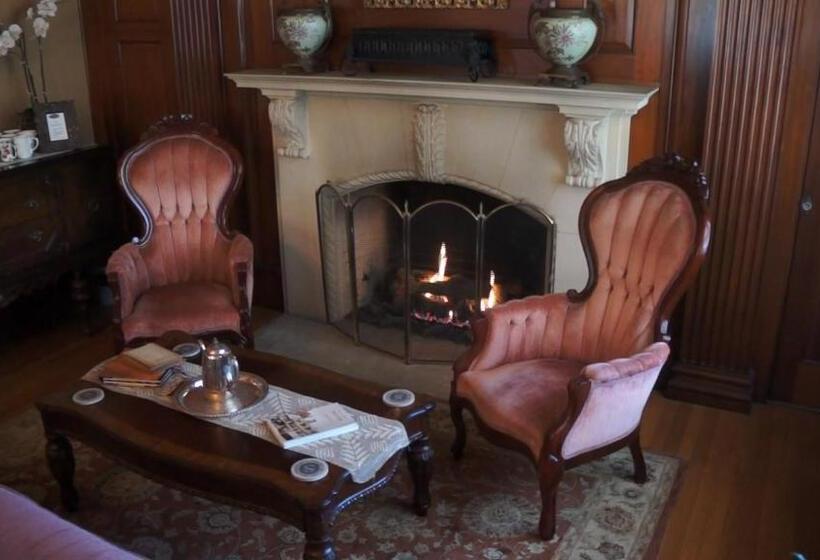 فندق Silver Fountain Inn