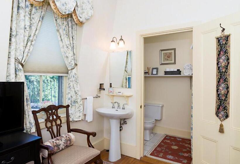 فندق Silver Fountain Inn