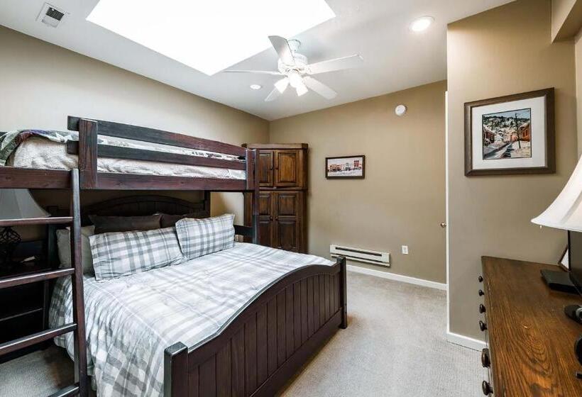 ホテル Silver King By All Seasons Resort Lodging