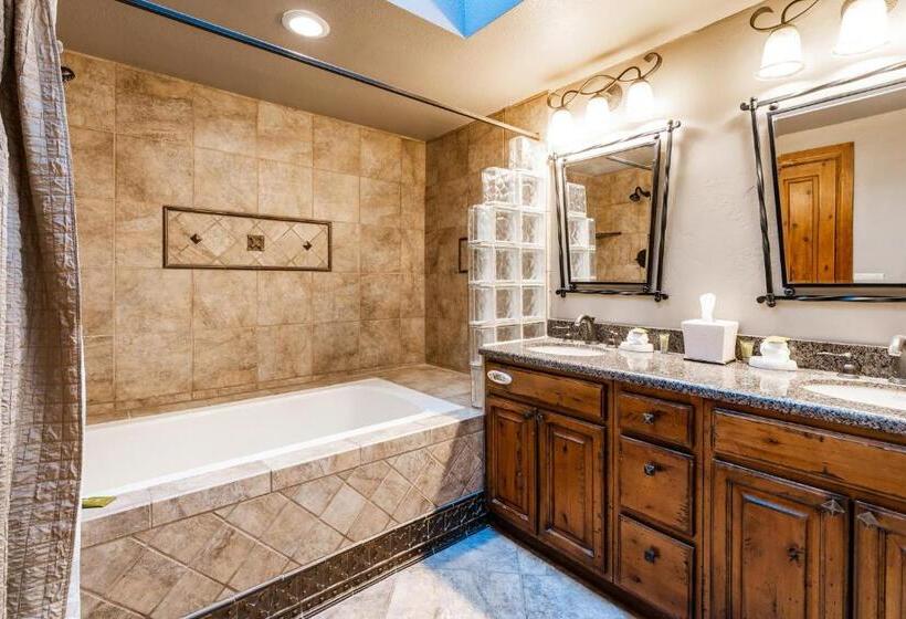 ホテル Silver King By All Seasons Resort Lodging