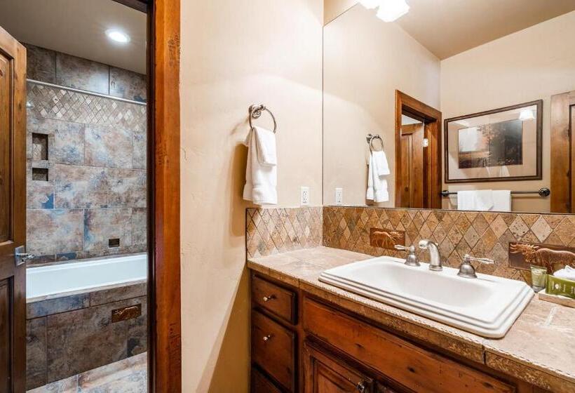 ホテル Silver King By All Seasons Resort Lodging