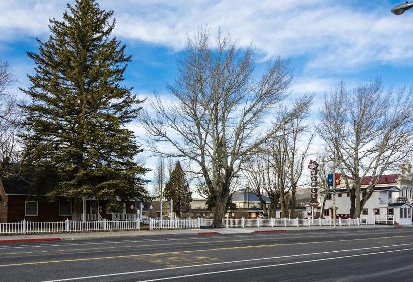 호텔 Silver Maple Inn And The Cain House Country Suites