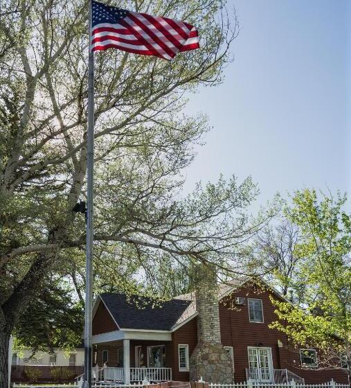 호텔 Silver Maple Inn And The Cain House Country Suites