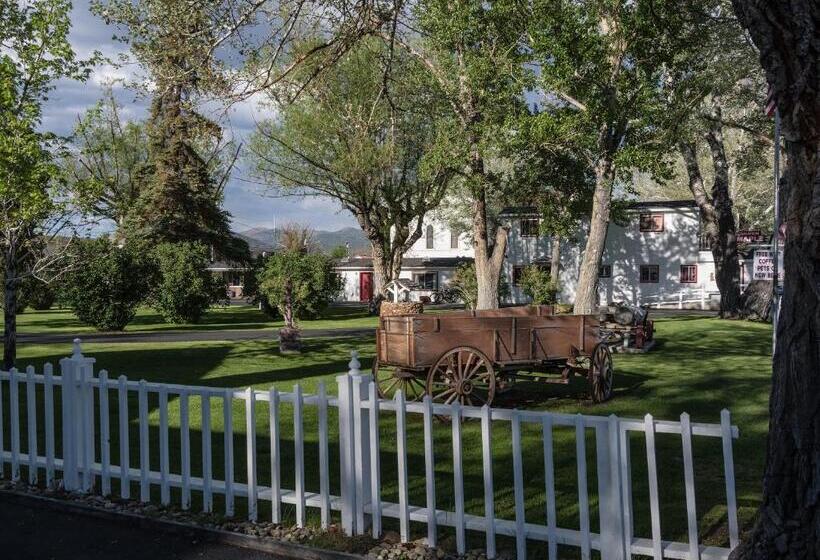 호텔 Silver Maple Inn And The Cain House Country Suites