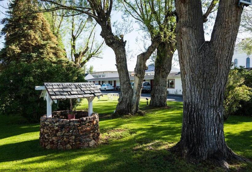 호텔 Silver Maple Inn And The Cain House Country Suites