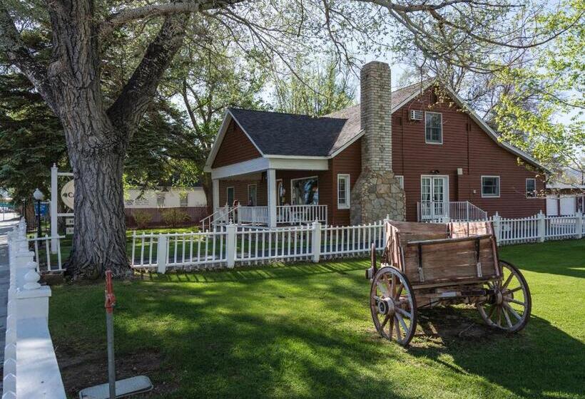 호텔 Silver Maple Inn And The Cain House Country Suites