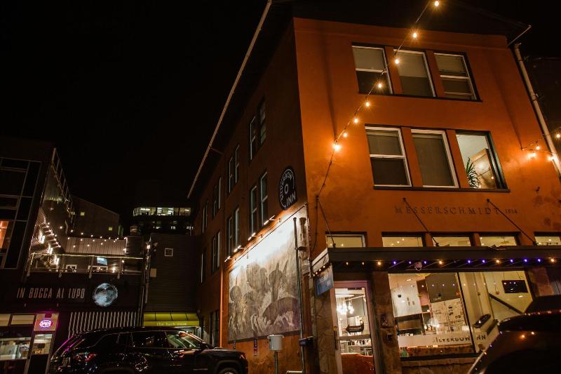 فندق Silverbow Inn & Suites