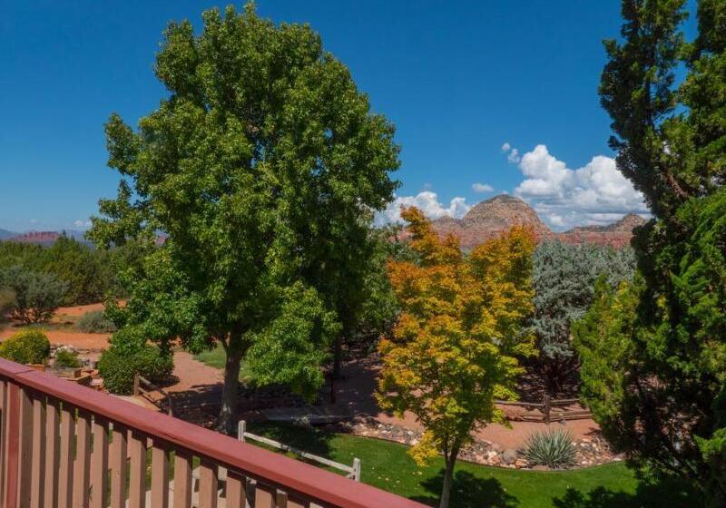 هتل Sky Ranch Lodge