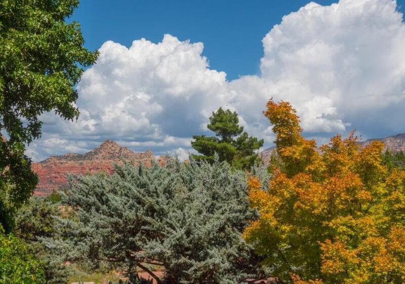 هتل Sky Ranch Lodge