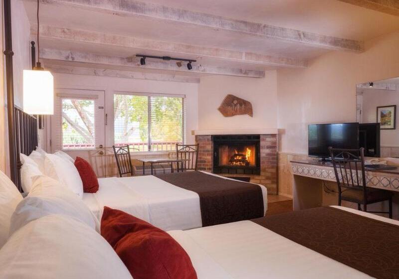 هتل Sky Ranch Lodge