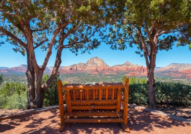 هتل Sky Ranch Lodge