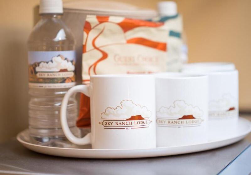 هتل Sky Ranch Lodge