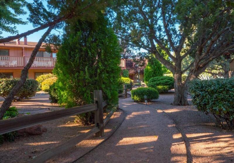 هتل Sky Ranch Lodge