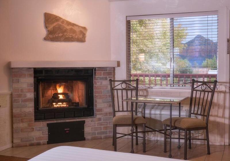 هتل Sky Ranch Lodge