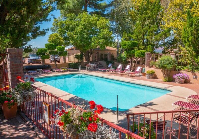 هتل Sky Ranch Lodge