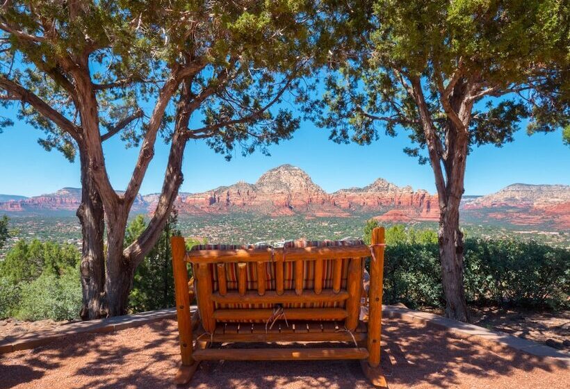 هتل Sky Ranch Lodge