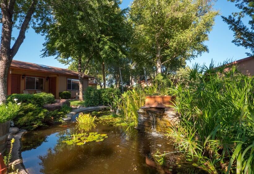 هتل Sky Ranch Lodge