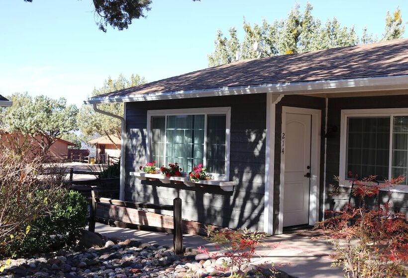 هتل Sky Ranch Lodge