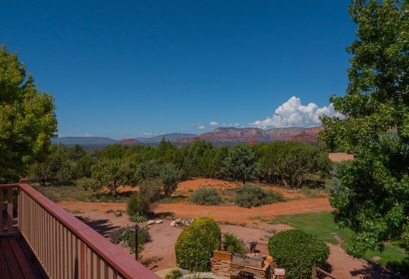 هتل Sky Ranch Lodge