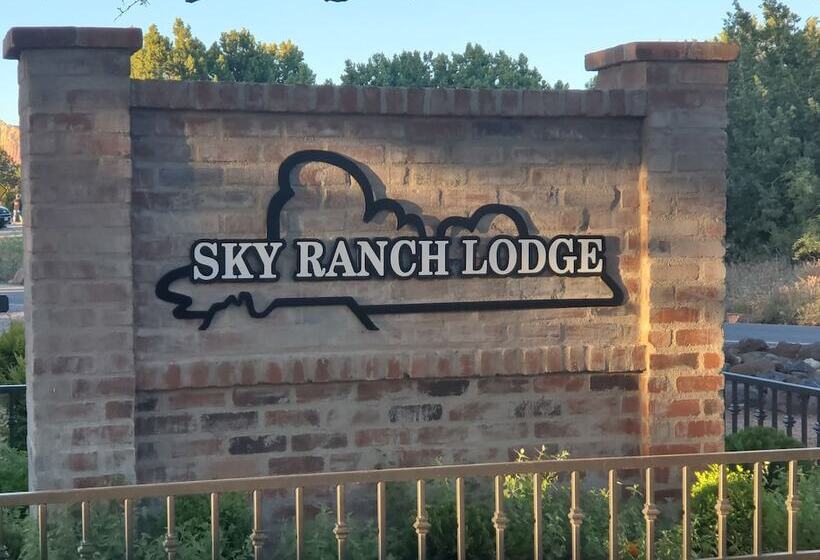 هتل Sky Ranch Lodge