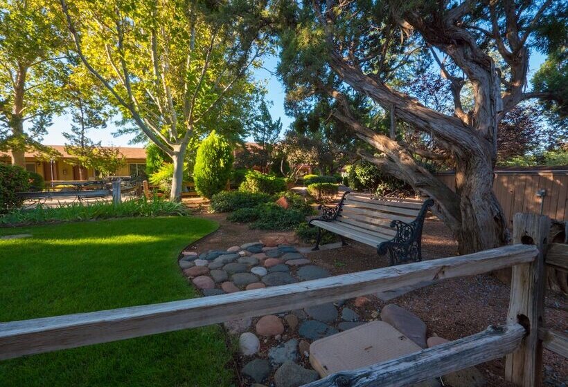 هتل Sky Ranch Lodge