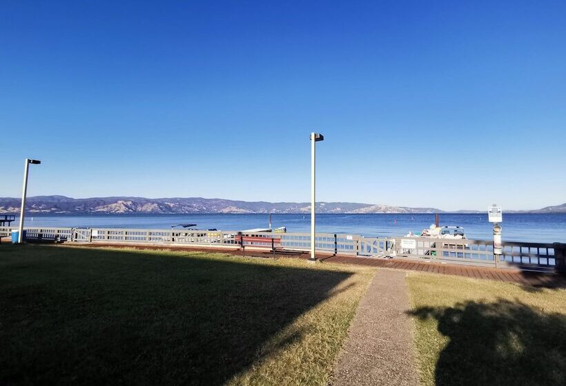 בית מלון כפרי Skylark Shores Resort