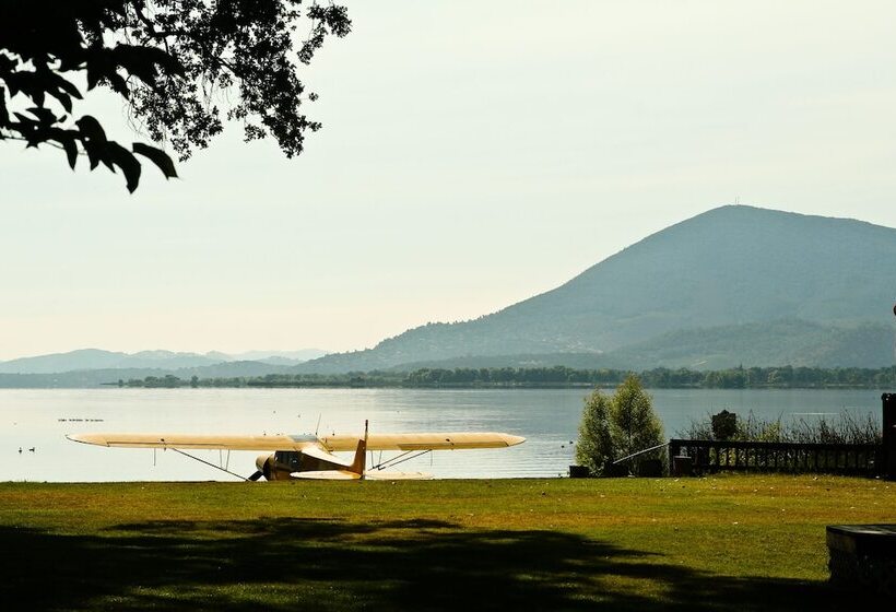 בית מלון כפרי Skylark Shores Resort