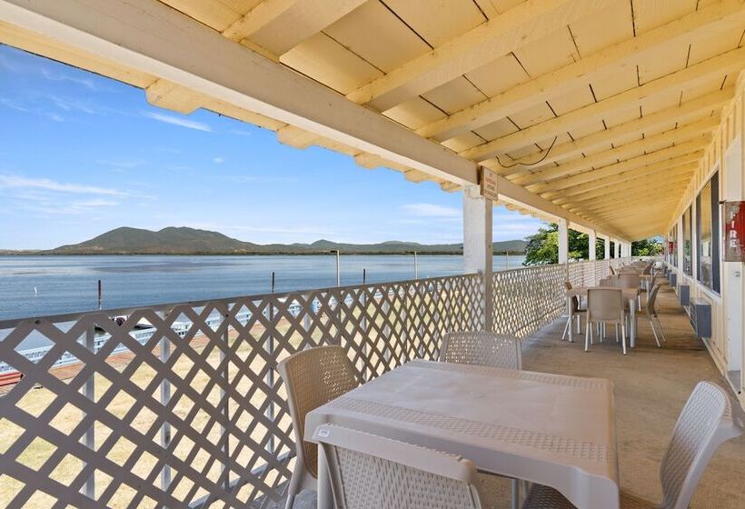 ホテル Skylark Shores Resort