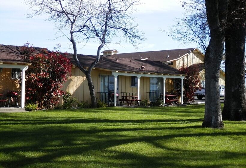 ホテル Skylark Shores Resort