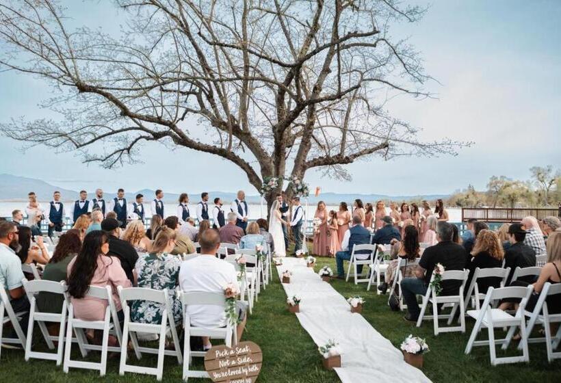 בית מלון כפרי Skylark Shores Resort