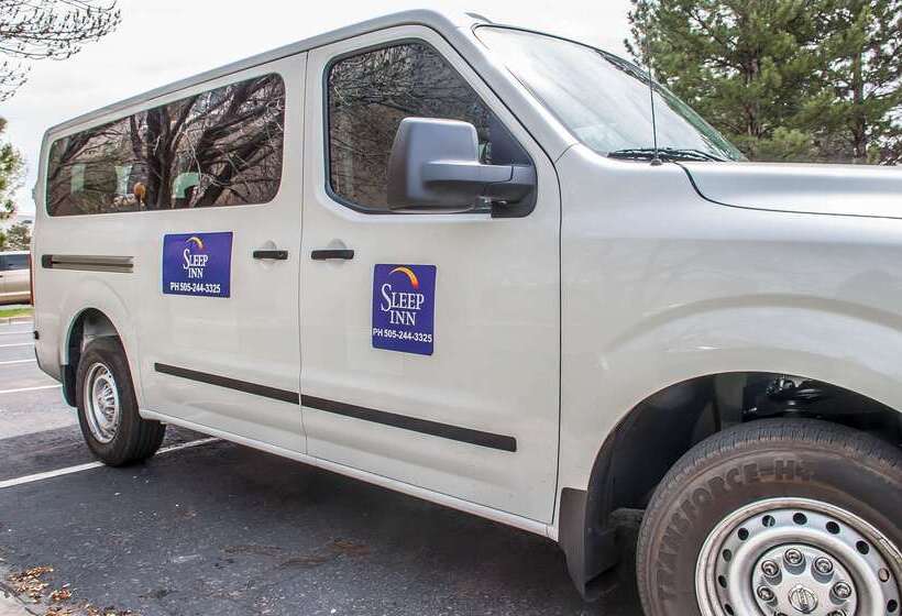 בית מלון כפרי Sleep Inn Airport