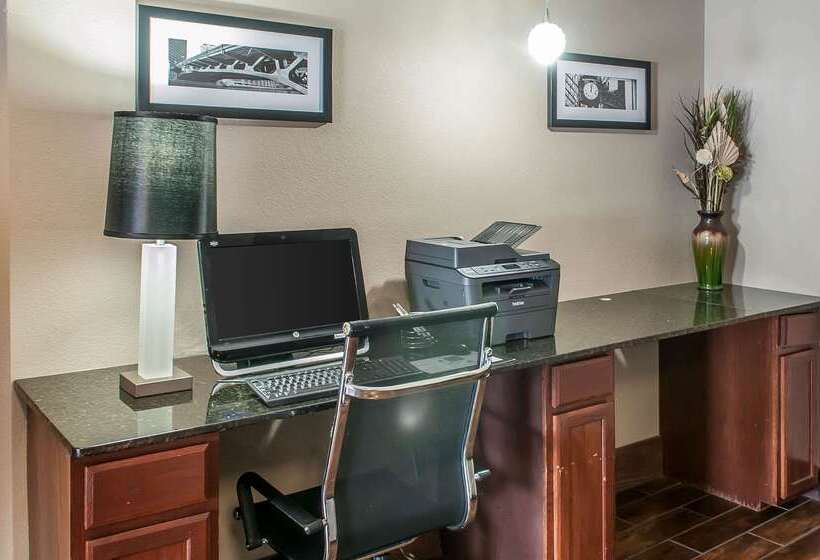 בית מלון כפרי Sleep Inn Airport