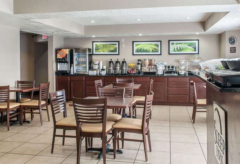 בית מלון כפרי Sleep Inn Airport