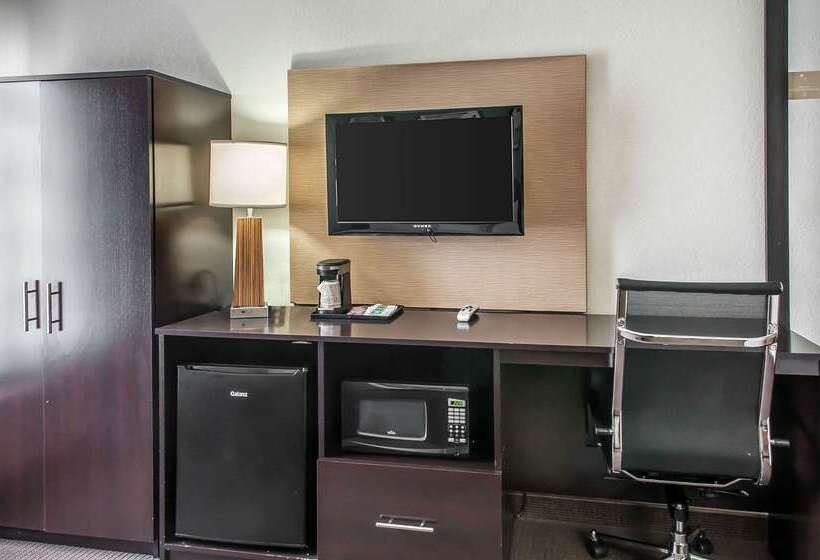 בית מלון כפרי Sleep Inn Airport